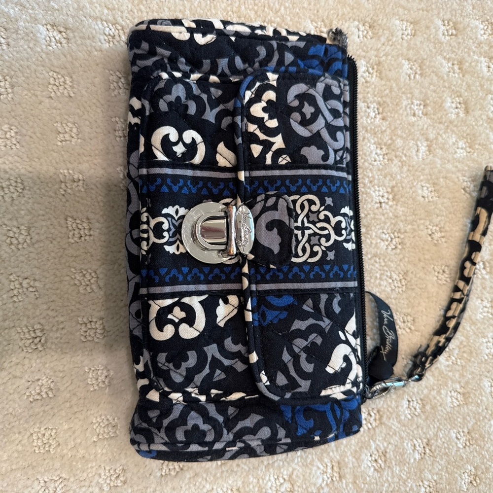 Vera Bradley Turnlock Wristlet Wallet in Blue Medallion - Picture 2 of 6